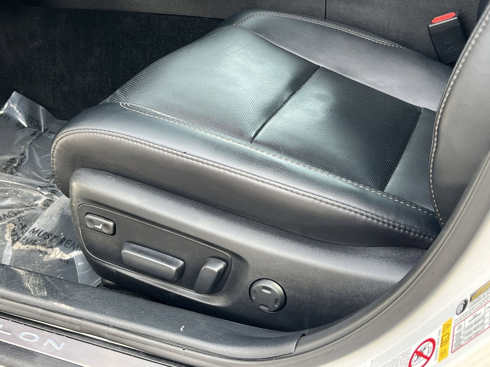 Used 2017 Toyota Avalon Limited w/ Carpet Mat Package image 12