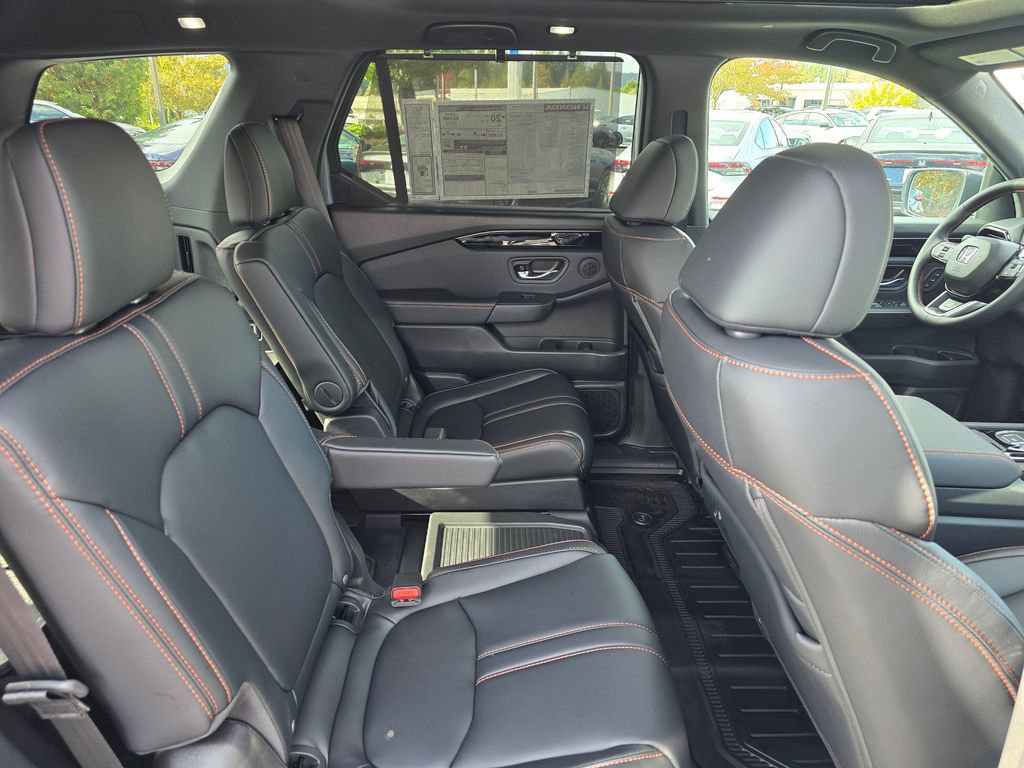 New 2025 Honda Pilot TrailSport image 7