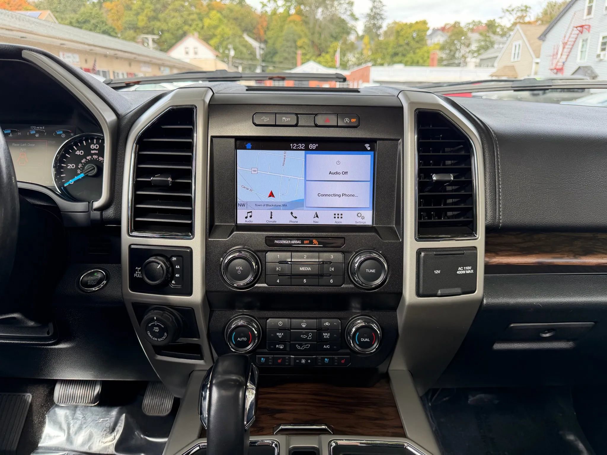 Used 2019 Ford F150 Lariat image 28