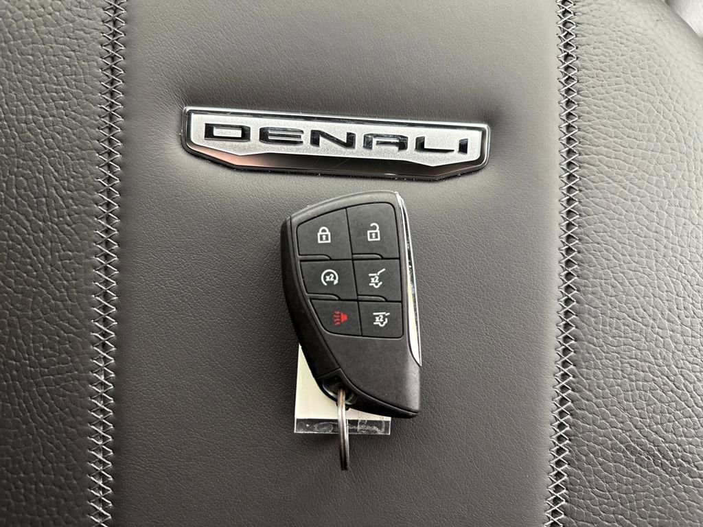 Used 2025 GMC Yukon Denali image 38