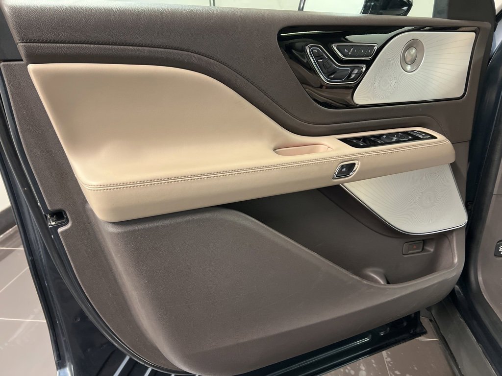Used 2022 Lincoln Aviator Reserve w/ Equipment Group 201A image 30
