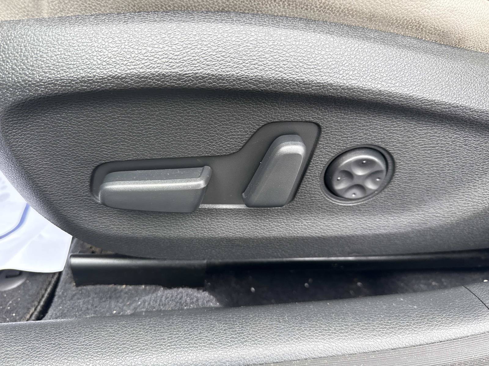 Used 2015 Hyundai Sonata Limited w/ Option Group 05 FWD image 18