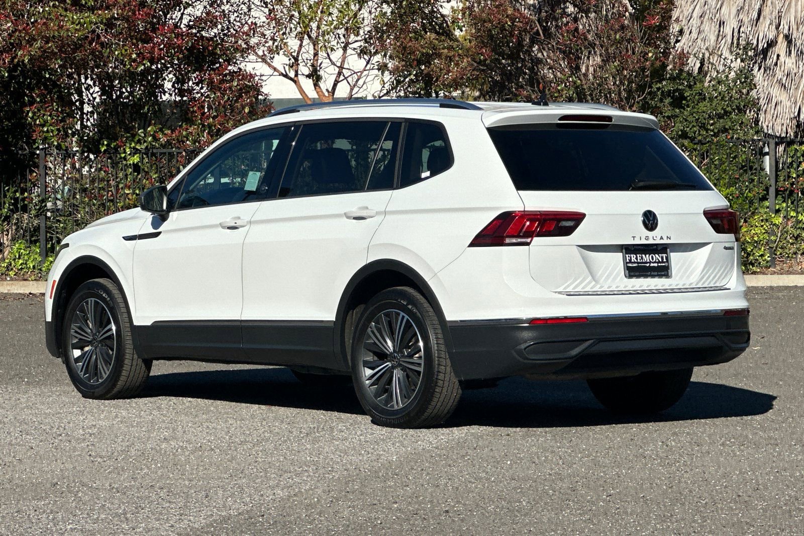 Used 2024 Volkswagen Tiguan Wolfsburg Edition image 5