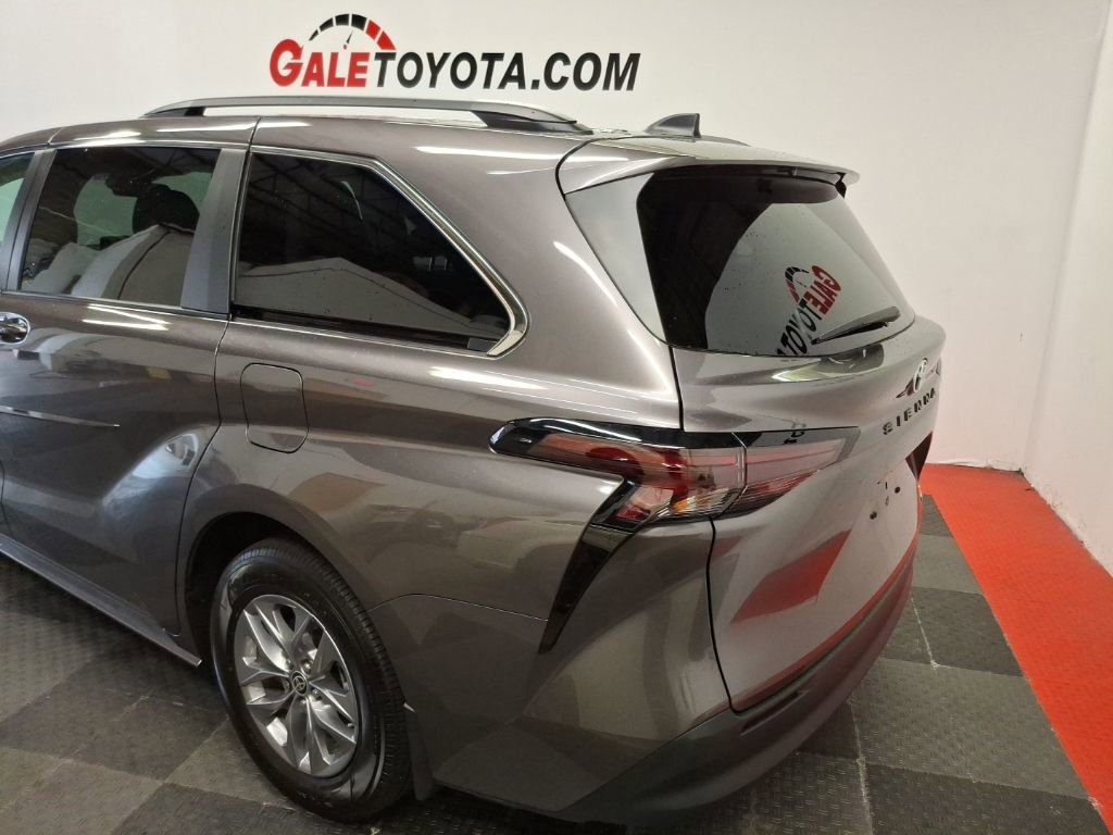 Used 2023 Toyota Sienna LE image 7