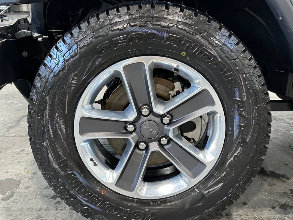 Used 2019 Jeep Wrangler Unlimited Sahara w/ Cold Weather Group AWD/4WD image 10
