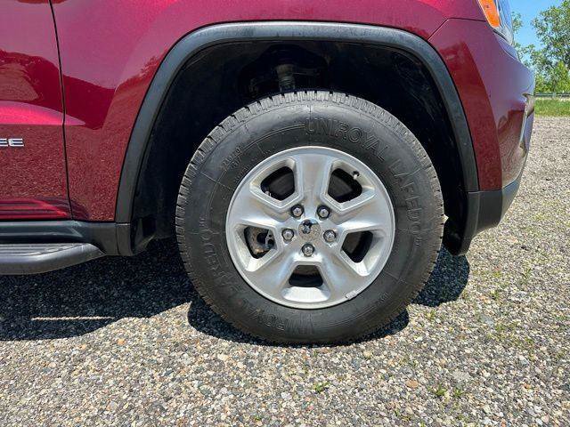 Used 2016 Jeep Grand Cherokee Laredo AWD/4WD image 6