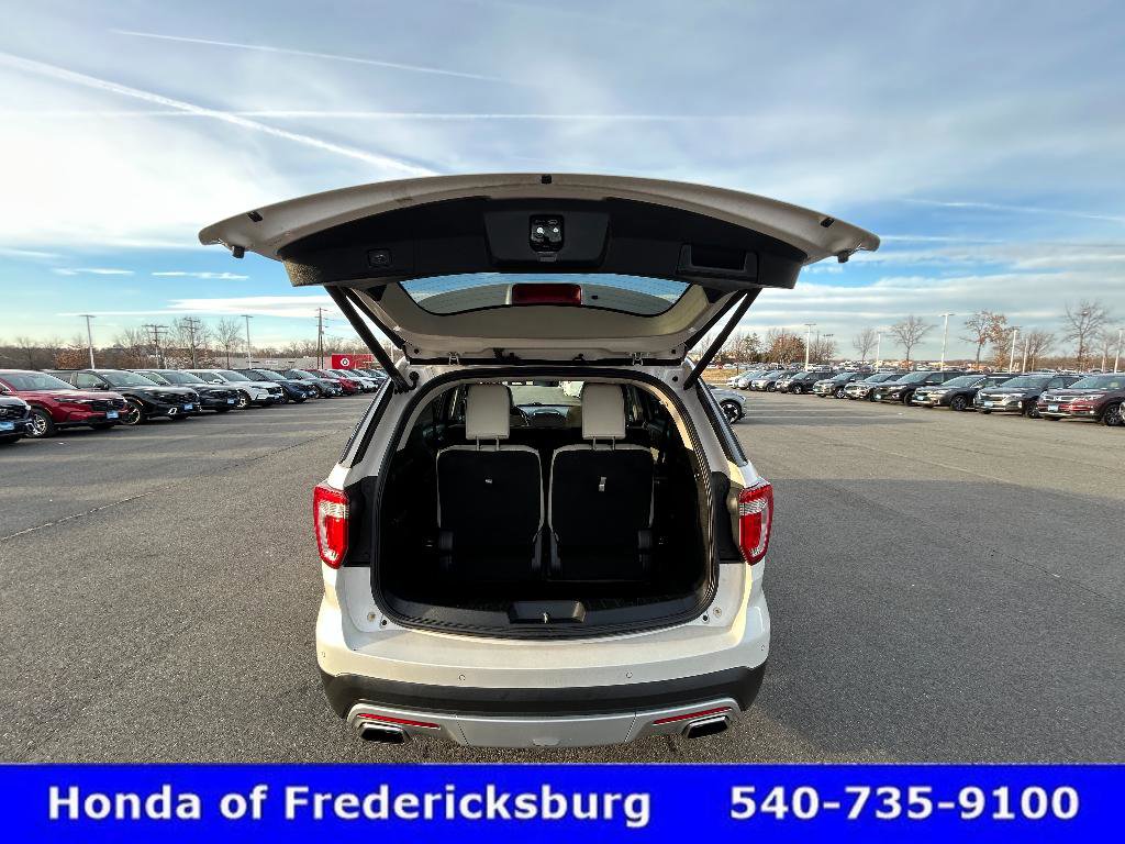 Used 2017 Ford Explorer Platinum image 12