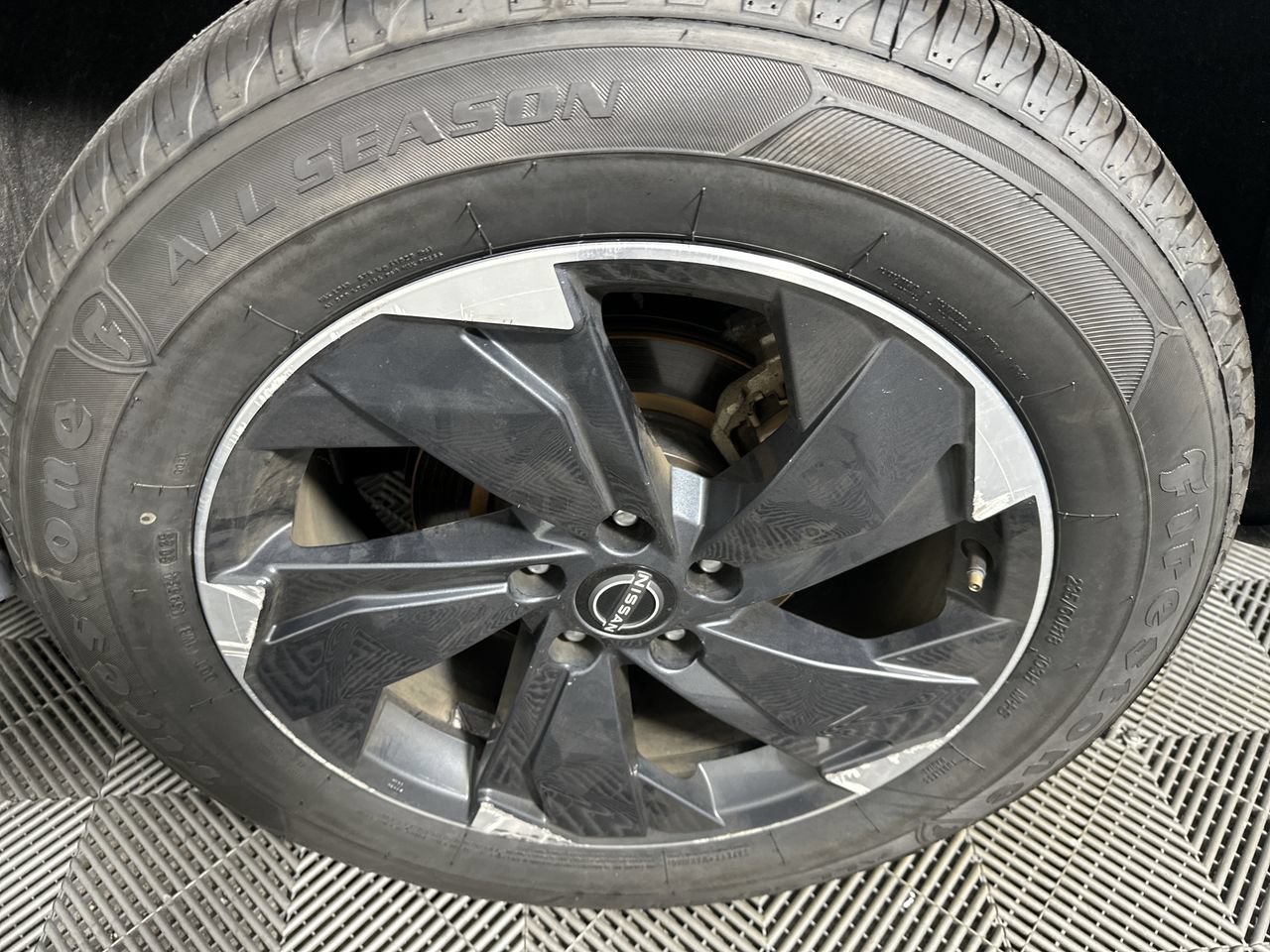 Used 2024 Nissan Rogue SV AWD/4WD image 21