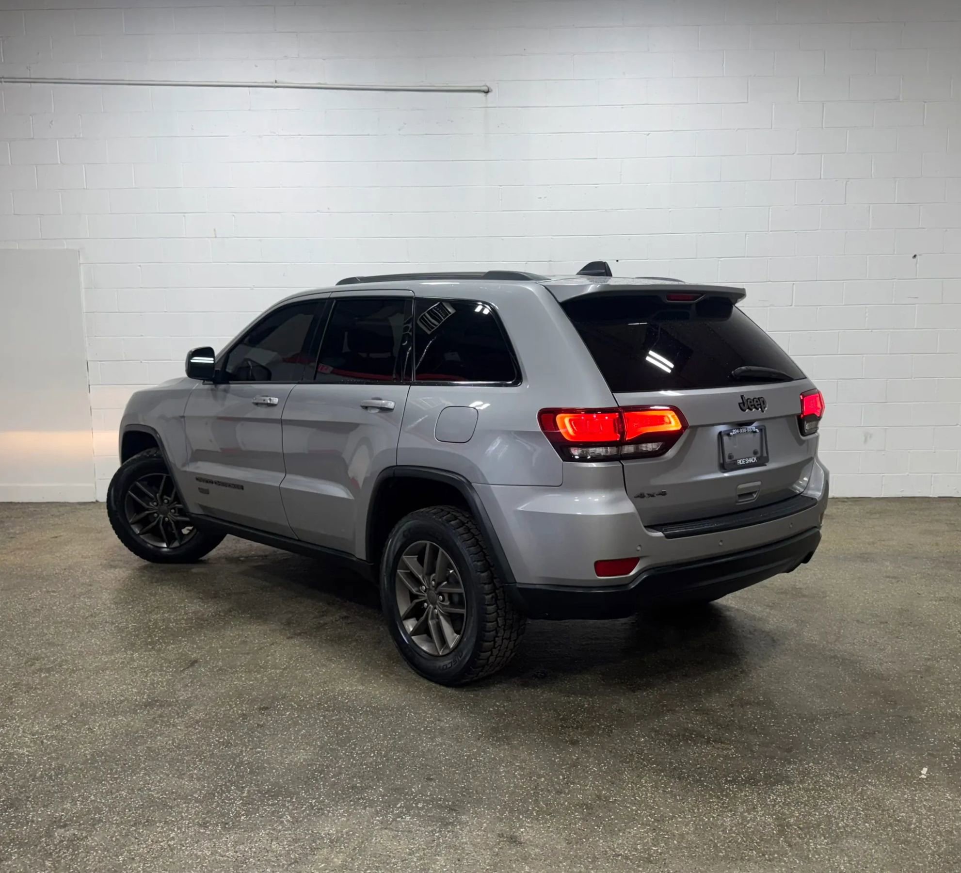 Used 2016 Jeep Grand Cherokee Laredo 75th Anniversary AWD/4WD image 5