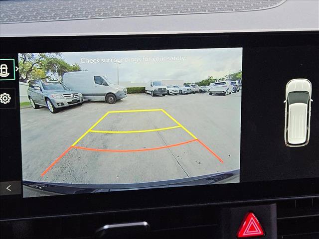 Used 2025 Kia Carnival LX FWD image 12