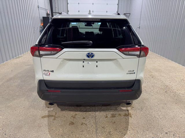 Used 2021 Toyota RAV4 XLE Premium image 4