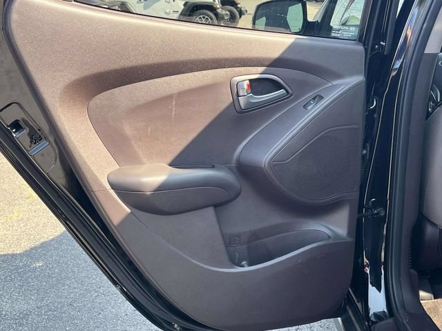 Used 2015 Hyundai Tucson GLS w/ Option Group 02 FWD image 16