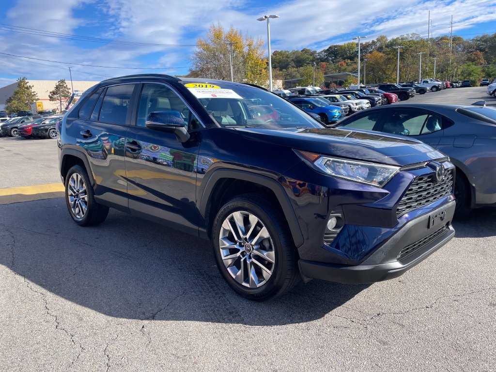 Used 2019 Toyota RAV4 XLE Premium AWD/4WD image 7