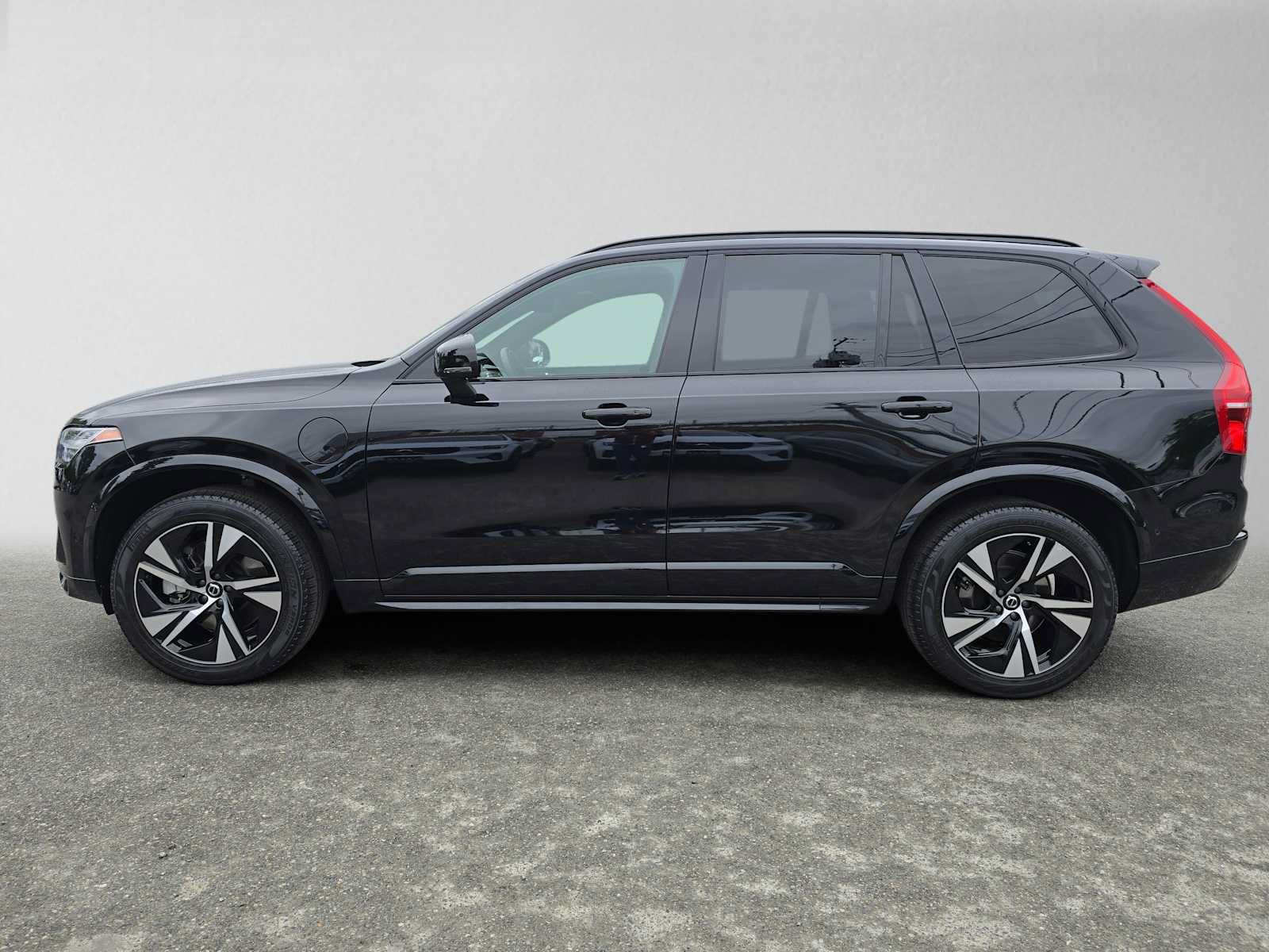Certified 2023 Volvo XC90 T8 Plus AWD/4WD image 7