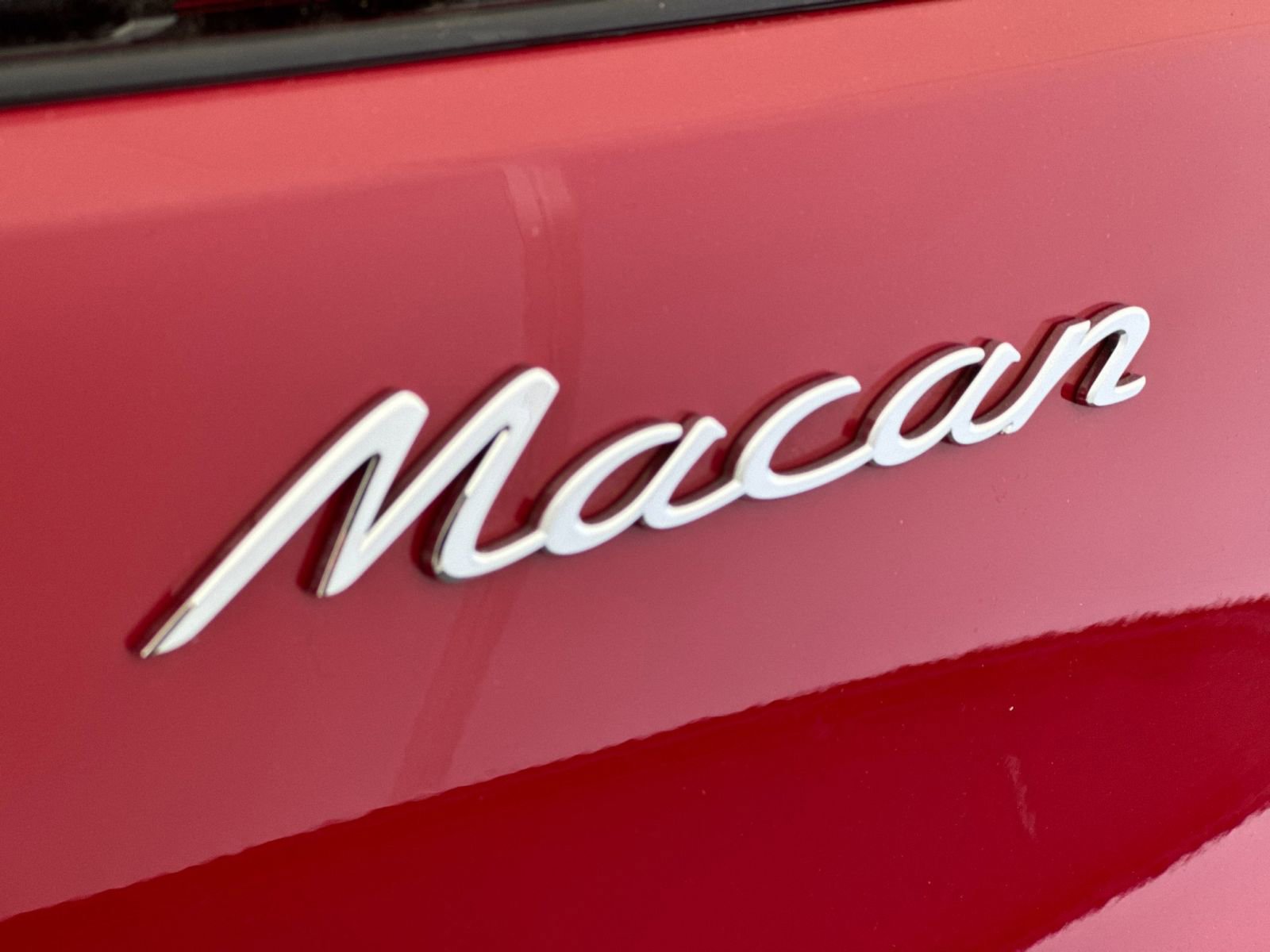 Certified 2025 Porsche Macan image 33