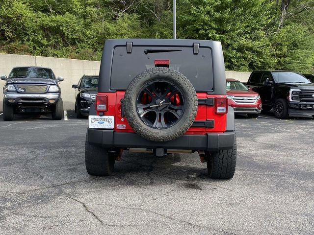 Used 2015 Jeep Wrangler Unlimited Rubicon w/ Connectivity Group image 5