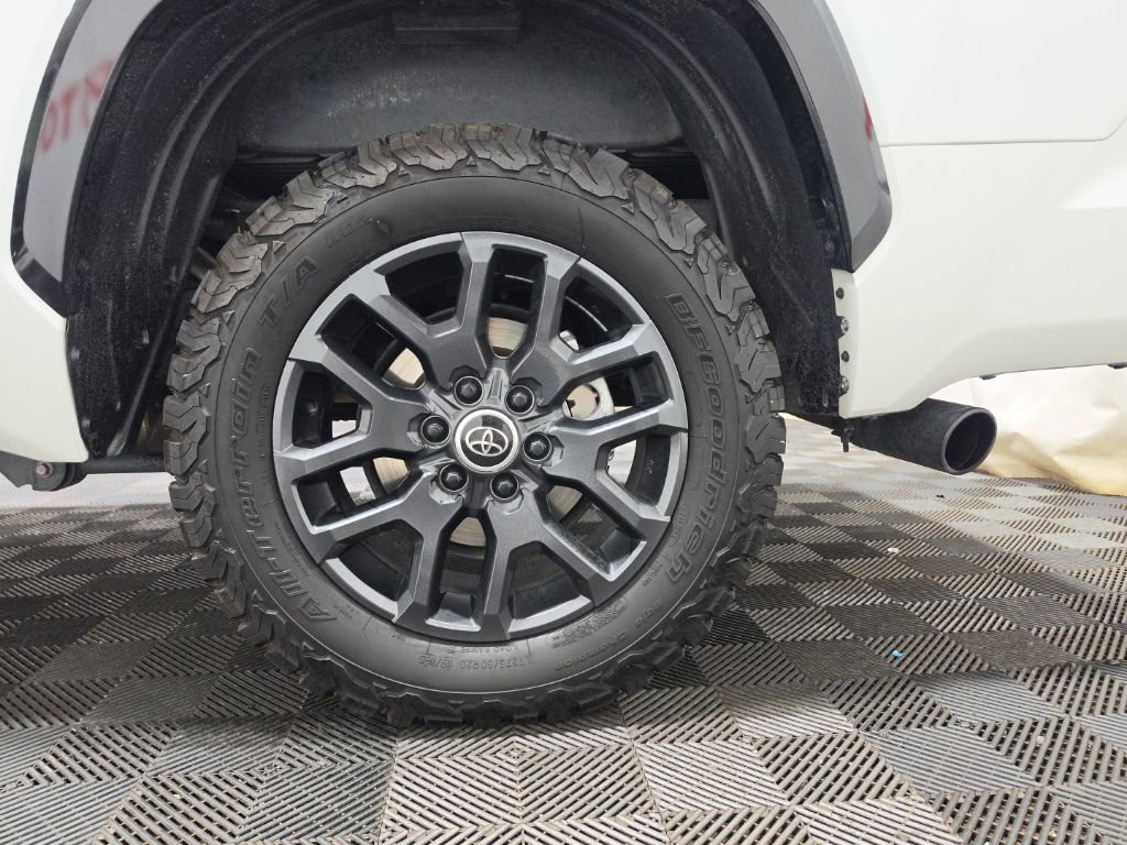 Used 2024 Toyota Tundra Platinum image 32