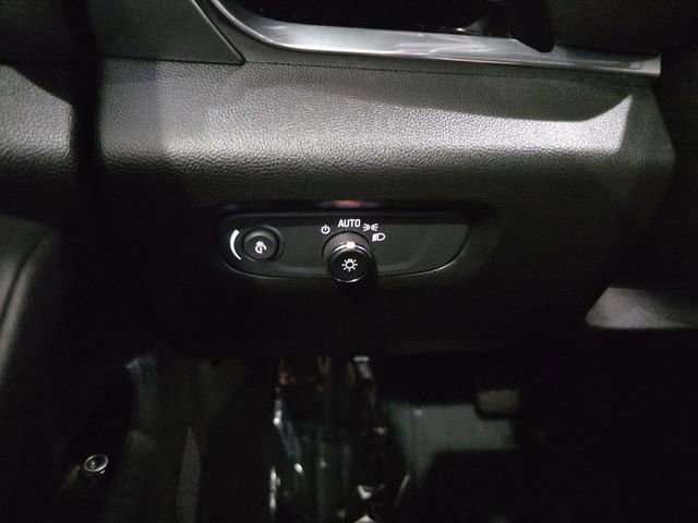 Used 2023 Chevrolet Traverse LT image 28