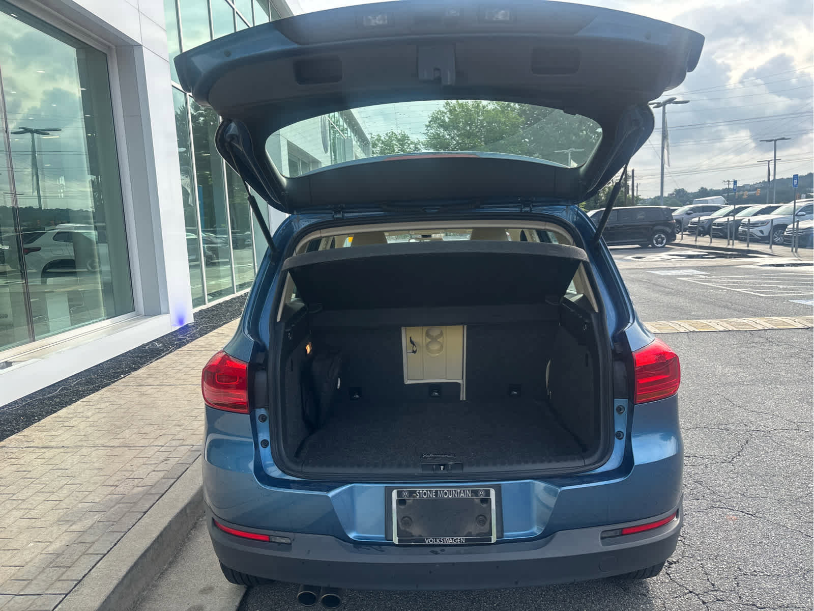 Used 2017 Volkswagen Tiguan Limited FWD image 13