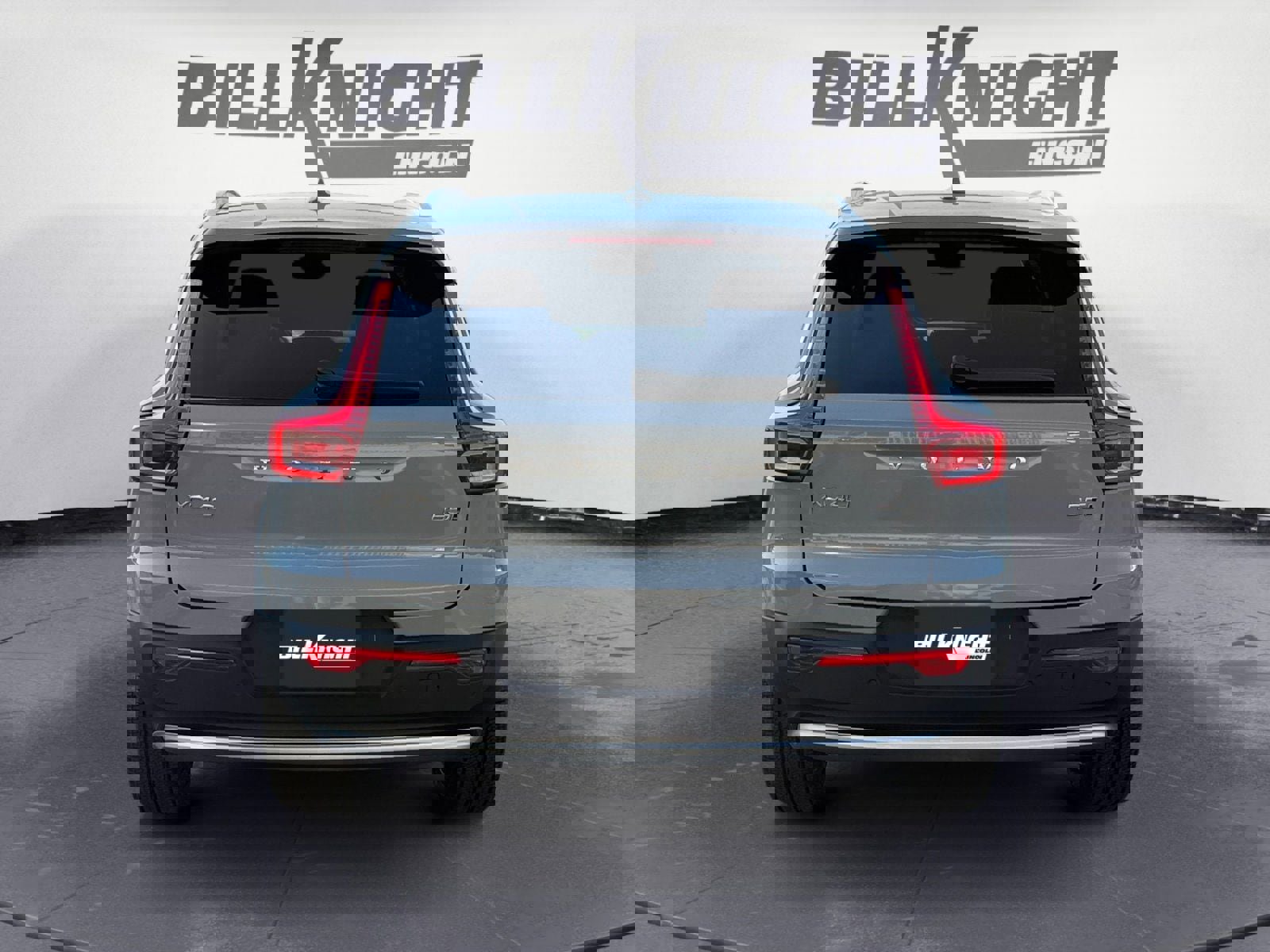 Used 2024 Volvo XC40 B5 Ultimate w/ Protection Package Premier image 4