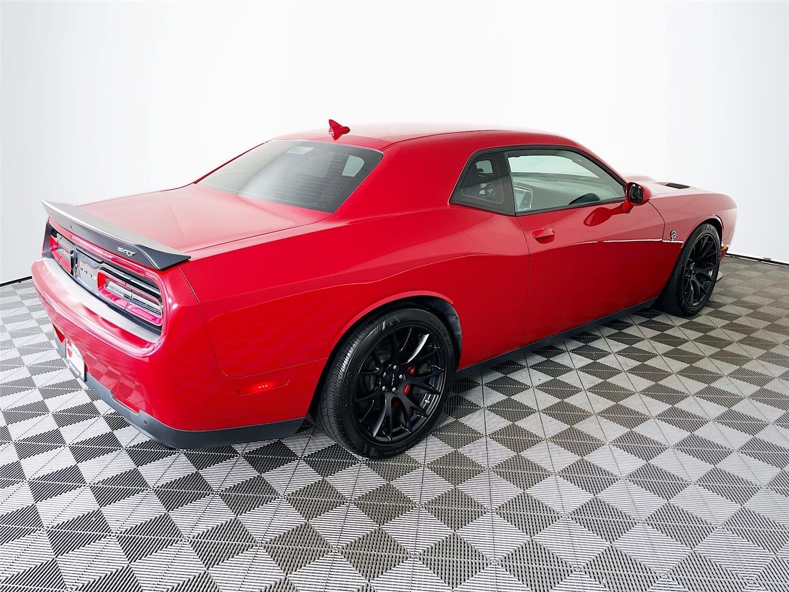 Used 2015 Dodge Challenger SRT Hellcat RWD image 9