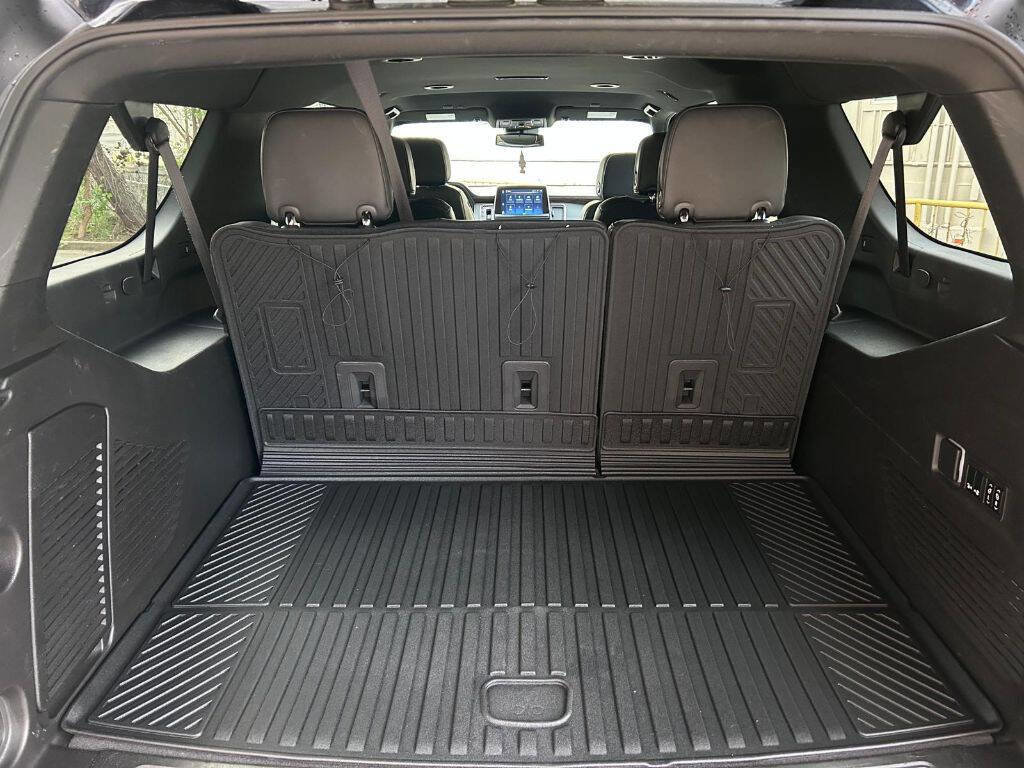 Used 2023 Chevrolet Suburban Premier image 19