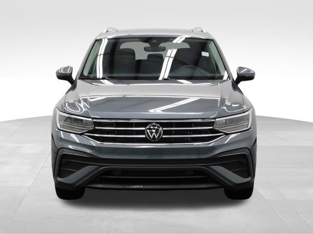 Used 2024 Volkswagen Tiguan SE image 3