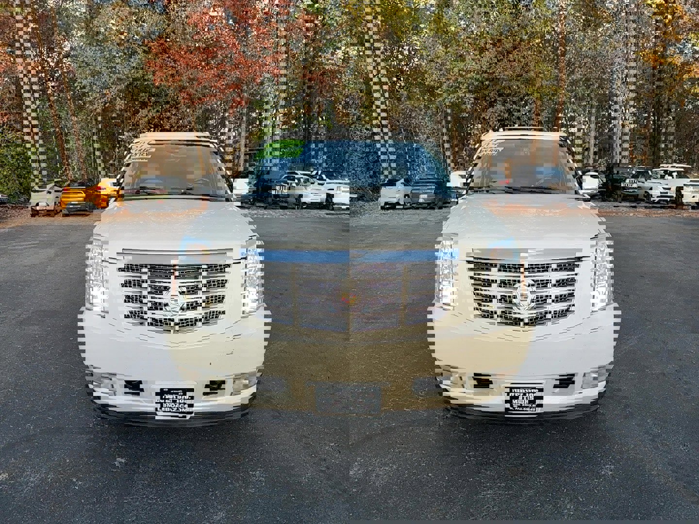 Used 2014 Cadillac Escalade Luxury image 2