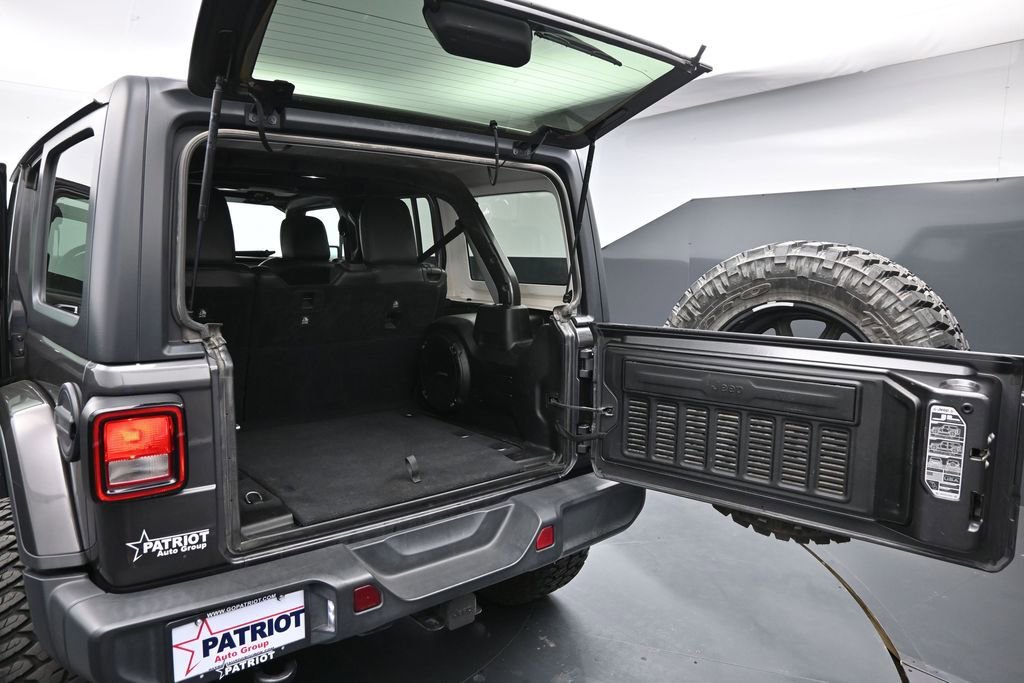 Used 2018 Jeep Wrangler Unlimited Sahara AWD/4WD image 33