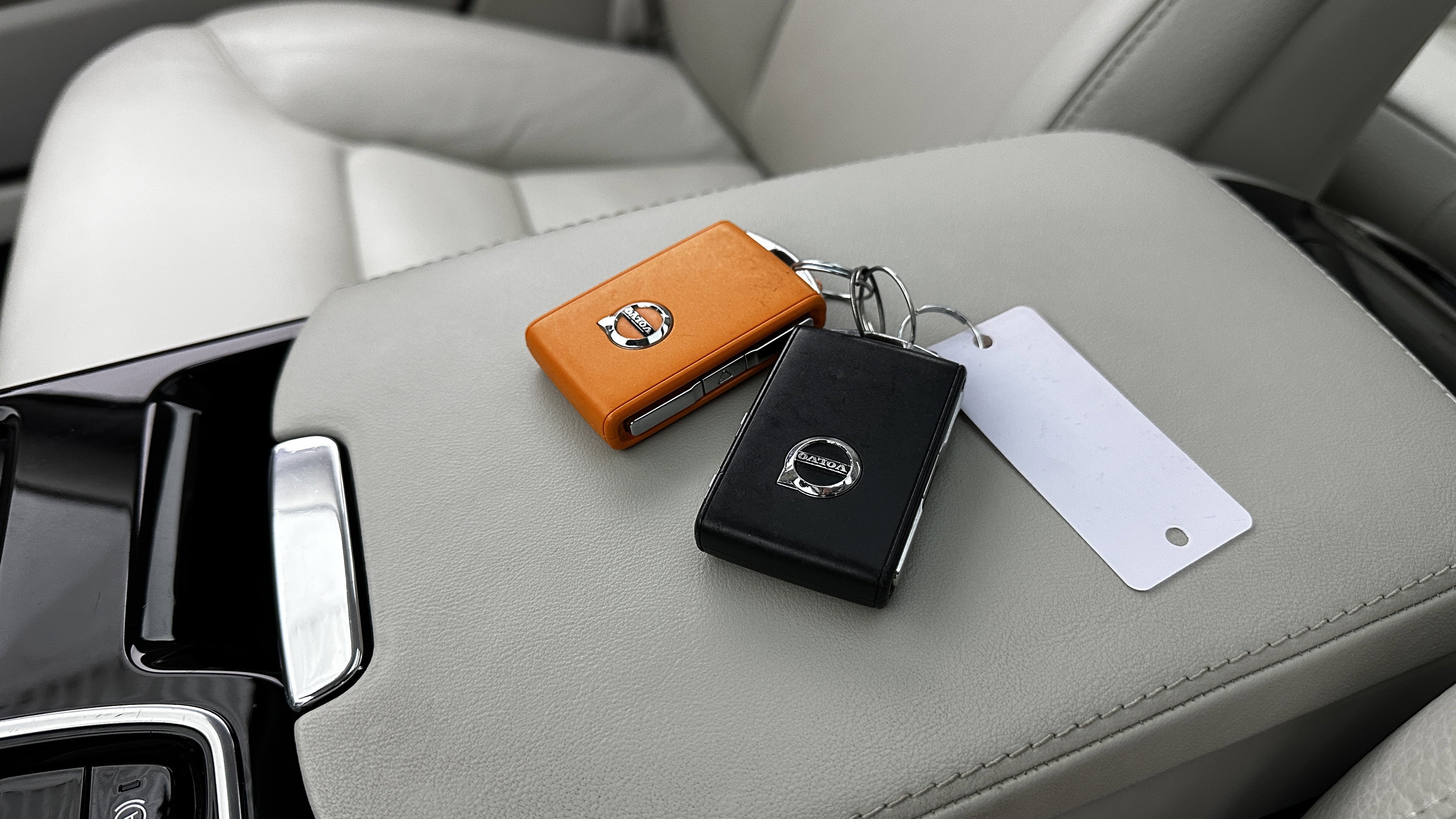 Used 2023 Volvo S60 T8 Plus image 15