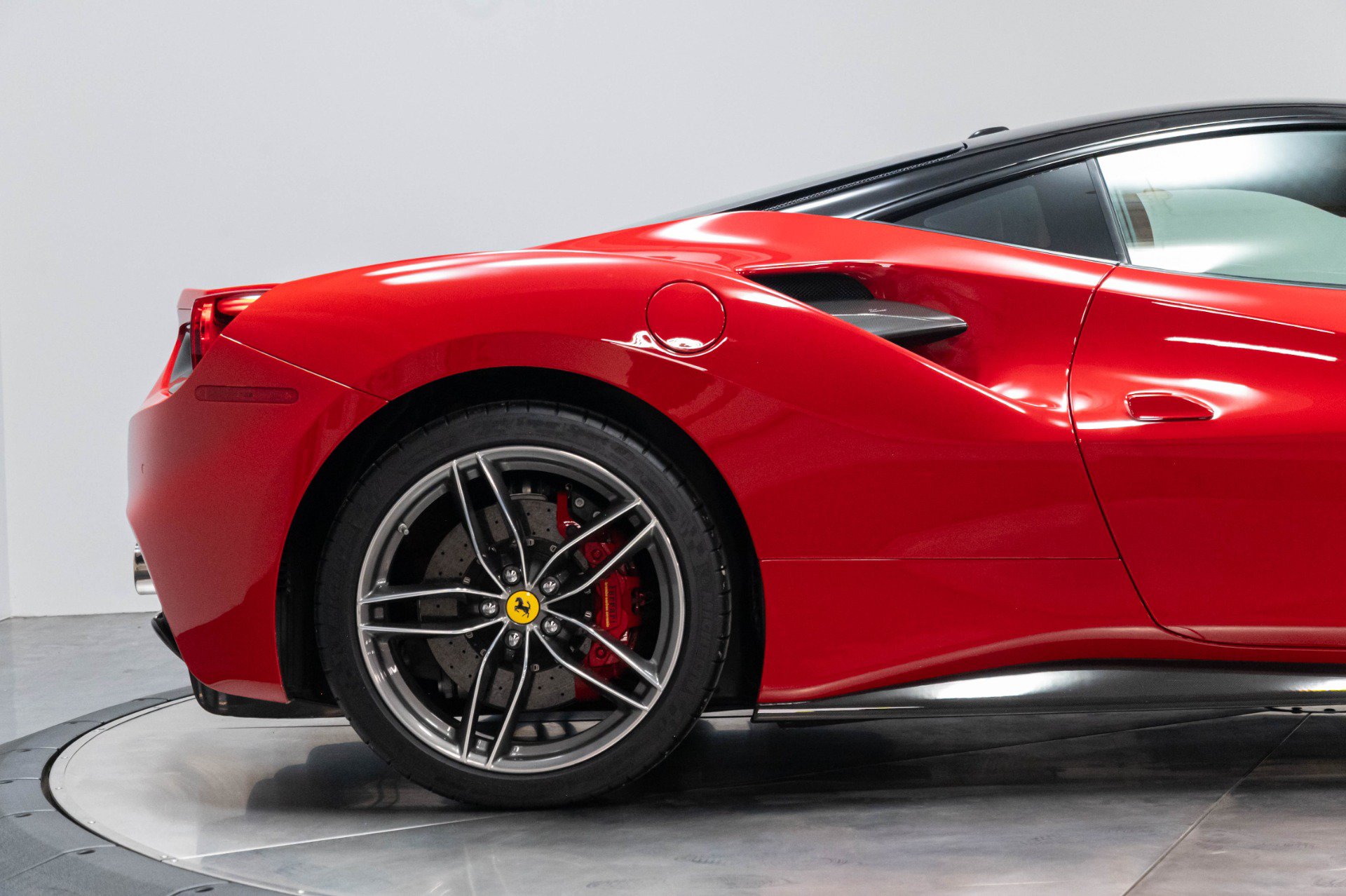 Used 2016 Ferrari 488 GTB RWD image 26