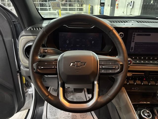 Used 2025 Chevrolet Colorado ZR2 w/ Technology Package AWD/4WD image 26