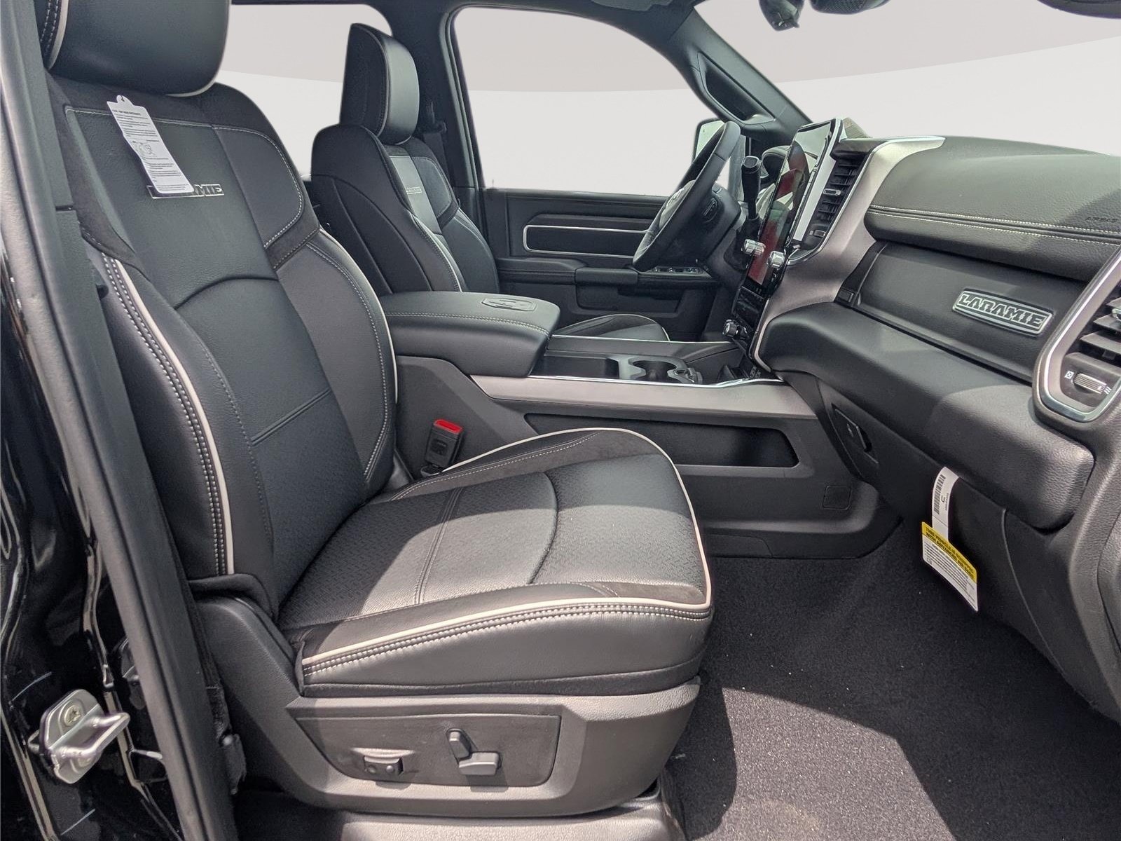 New 2026 RAM 2500 Laramie AWD/4WD image 8