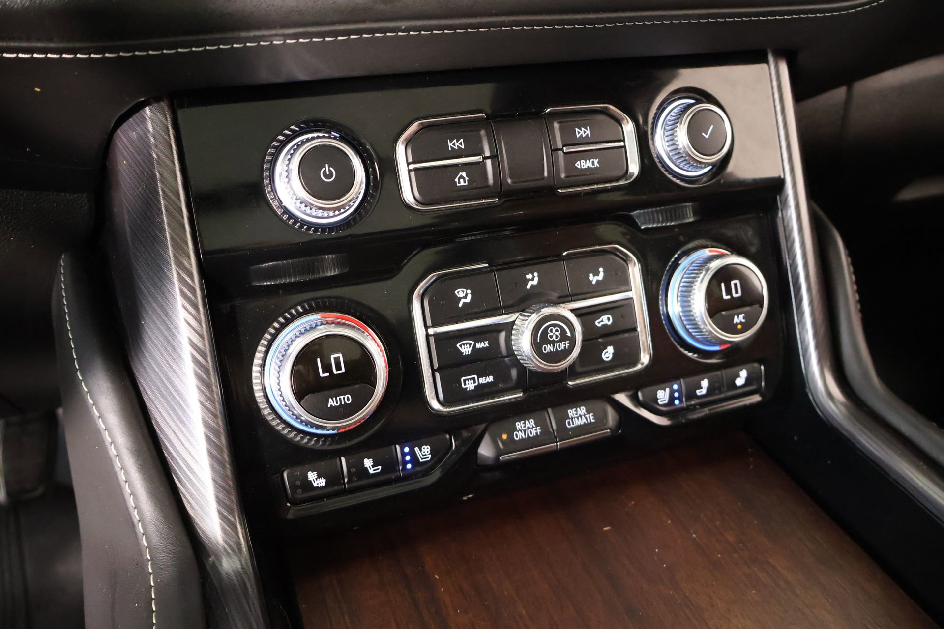 Used 2023 GMC Yukon XL Denali Ultimate AWD/4WD image 7