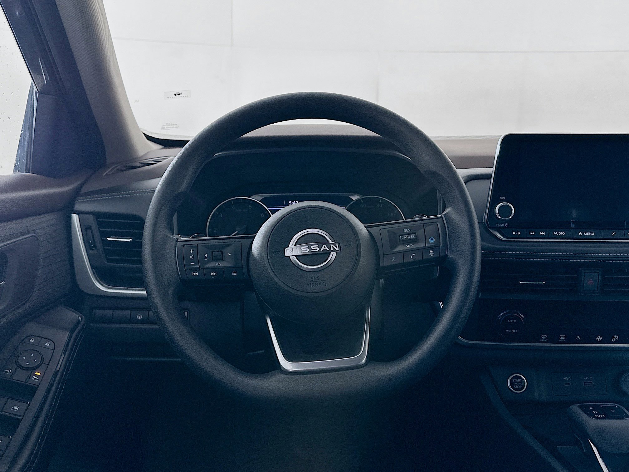 Used 2023 Nissan Rogue SV image 18