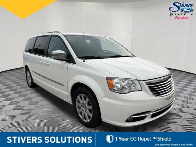Used 2011 Chrysler Town & Country Touring-L FWD image 3