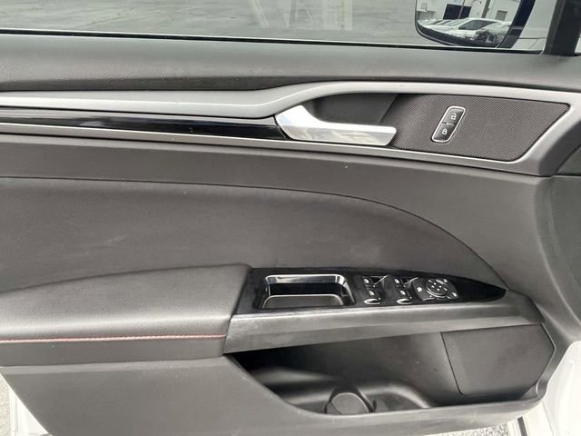 Used 2016 Ford Fusion SE FWD image 16