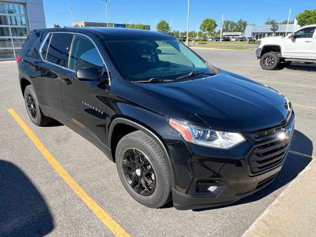 Used 2020 Chevrolet Traverse LS w/ LPO, Black Accent Package FWD image 3