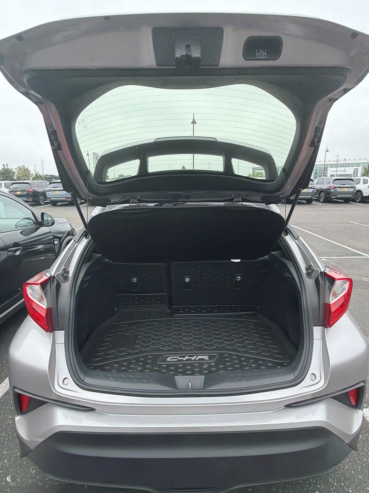 Used 2019 Toyota C-HR XLE FWD image 6