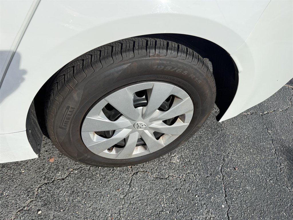 Used 2021 Toyota Corolla L FWD image 9