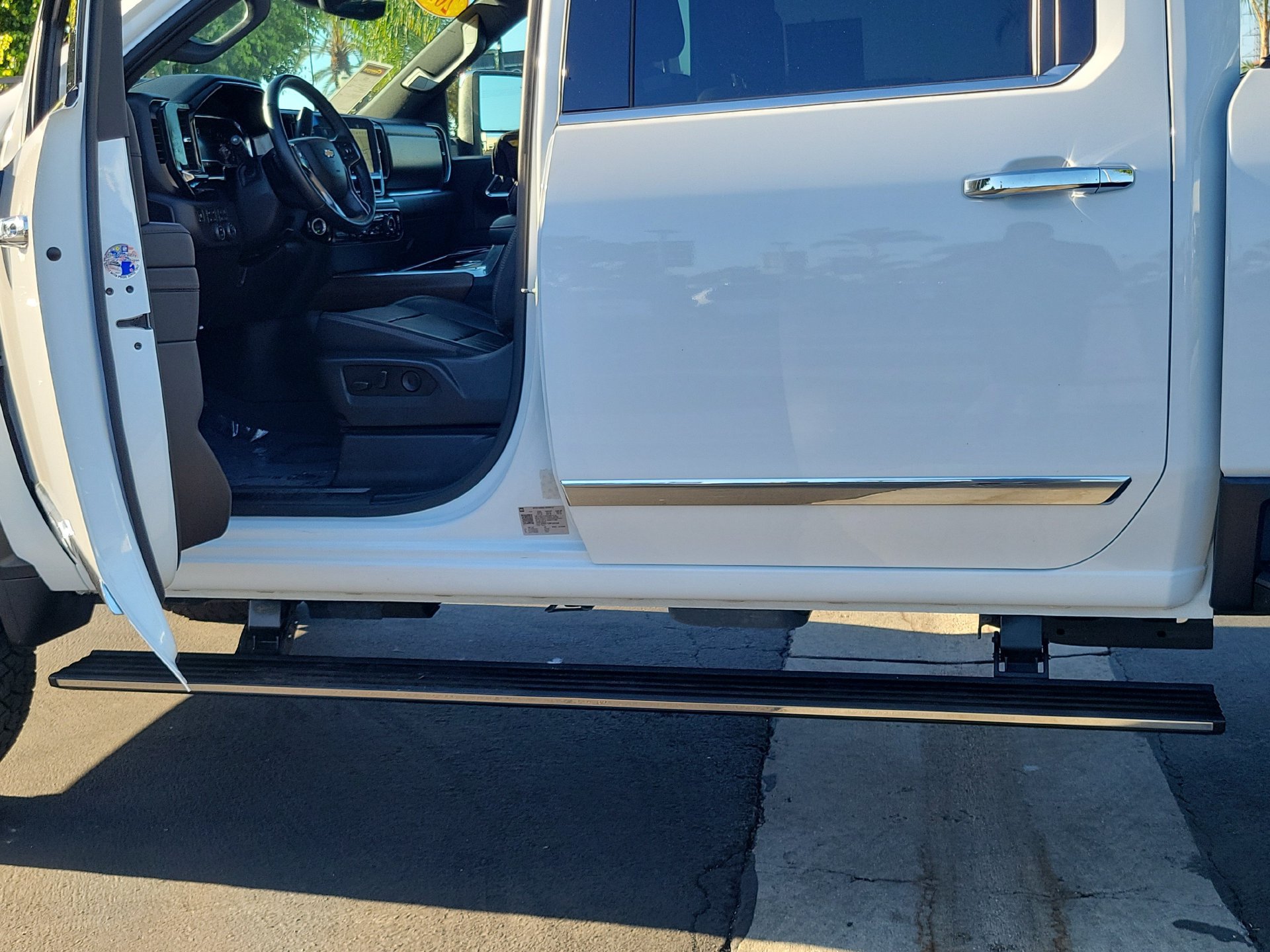 Used 2024 Chevrolet Silverado 2500 High Country w/ High Country Premium Package AWD/4WD image 9