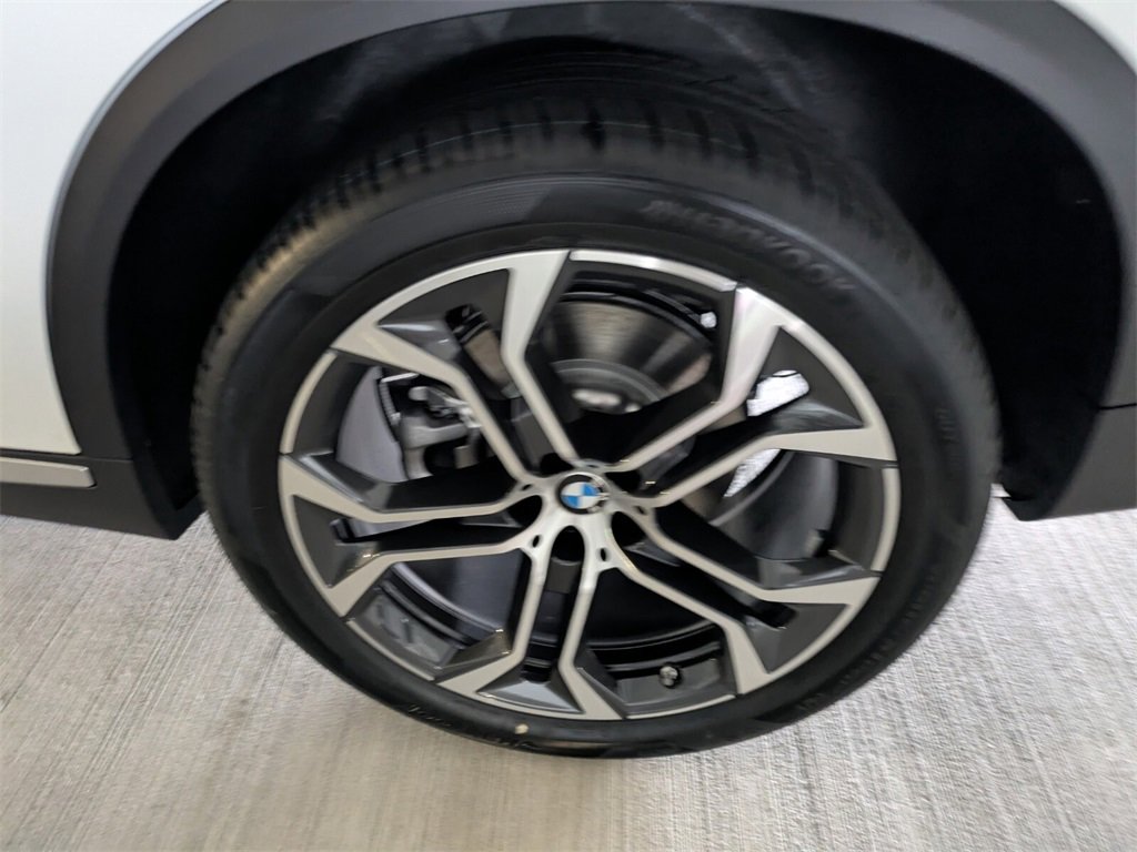 New 2026 BMW X5 sDrive40i image 6