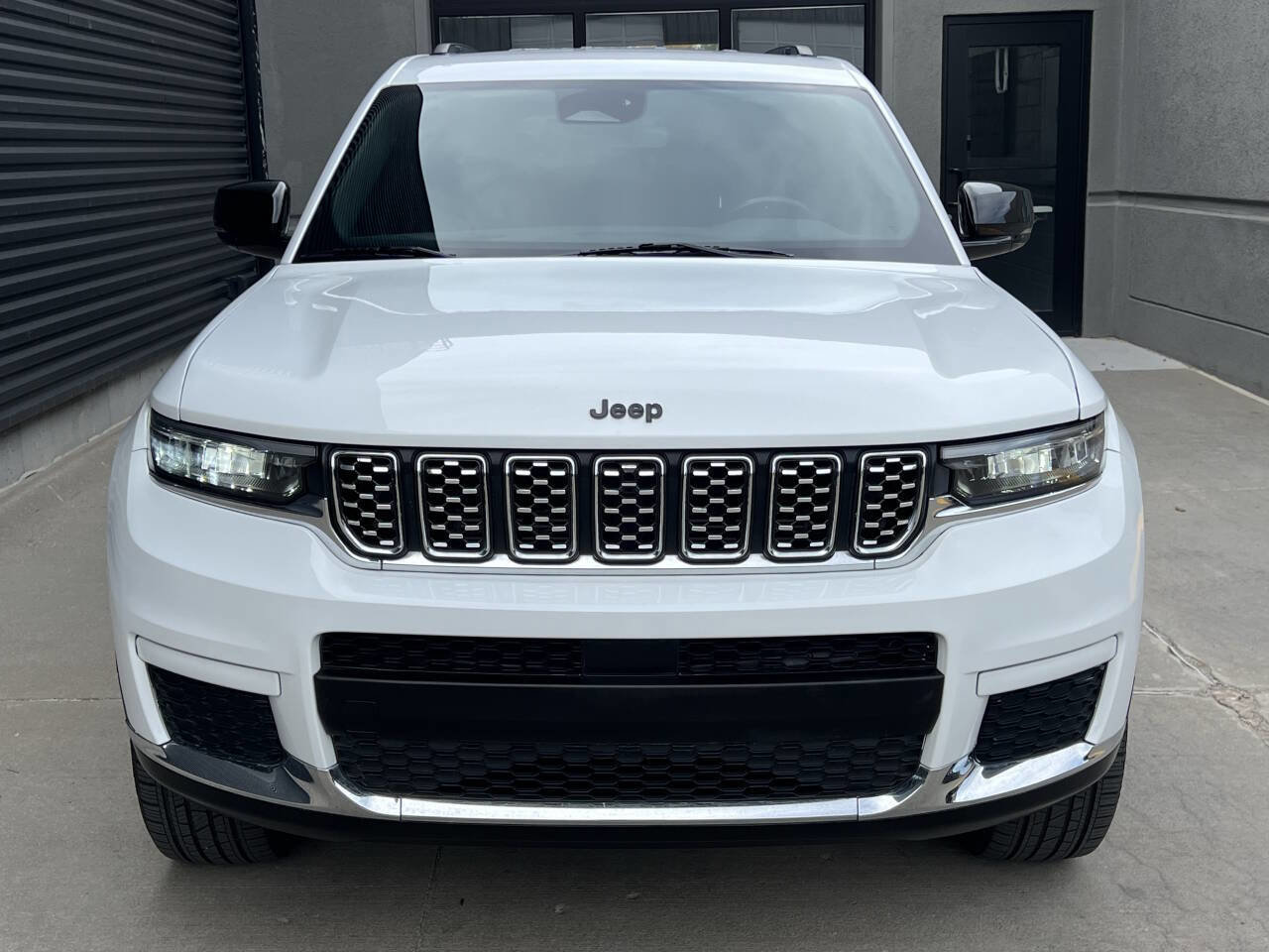 Used 2021 Jeep Grand Cherokee L Laredo image 4