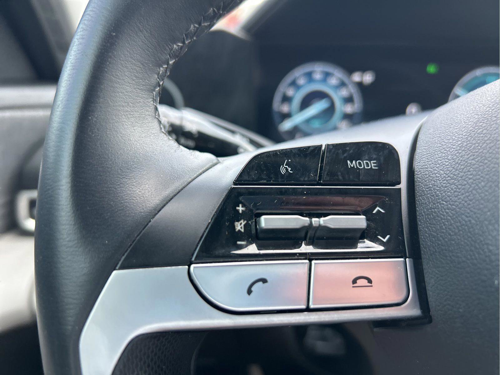 Used 2023 Hyundai Elantra Limited image 16