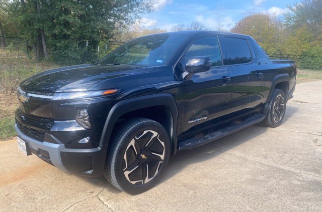 Used 2025 Chevrolet Silverado EV LT w/ LT Premium Package
