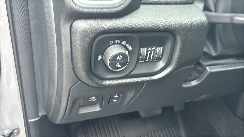 Used 2023 RAM 1500 Laramie AWD/4WD image 13
