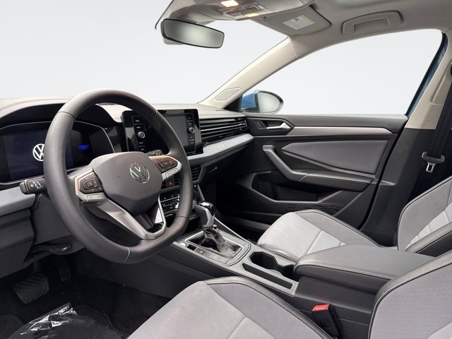 Used 2025 Volkswagen Jetta SE FWD image 10