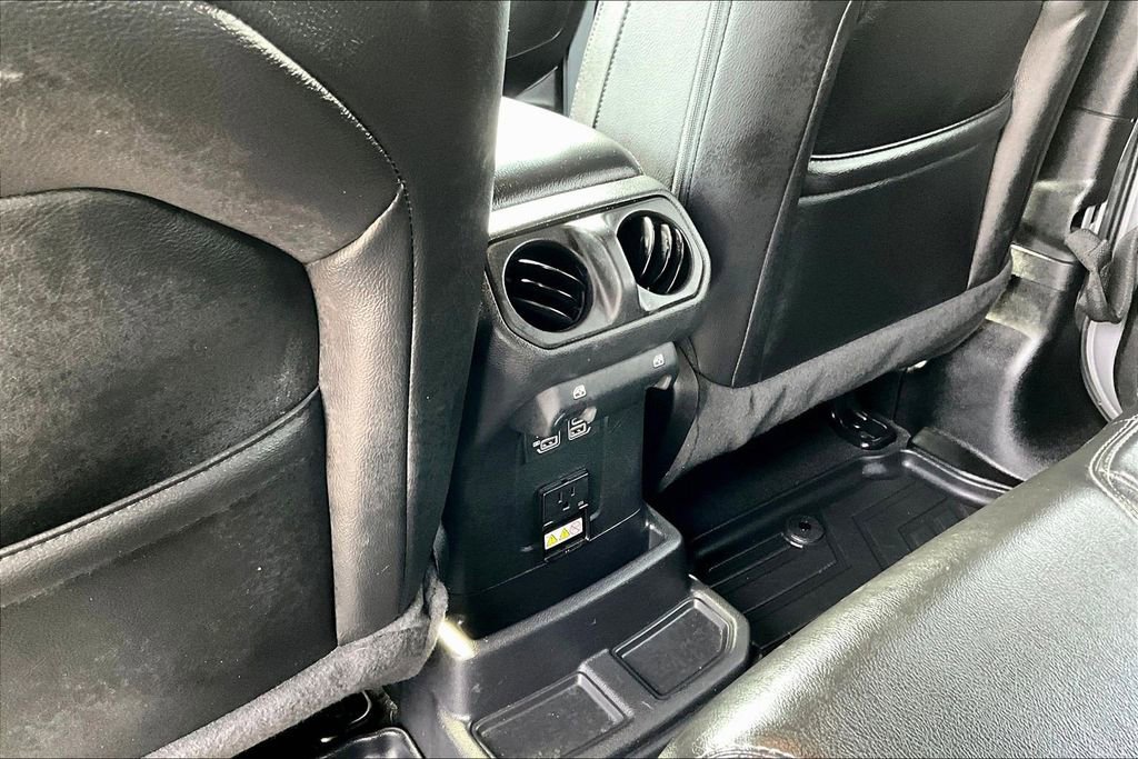 Used 2022 Jeep Wrangler Unlimited Sahara w/ Cold Weather Group image 12