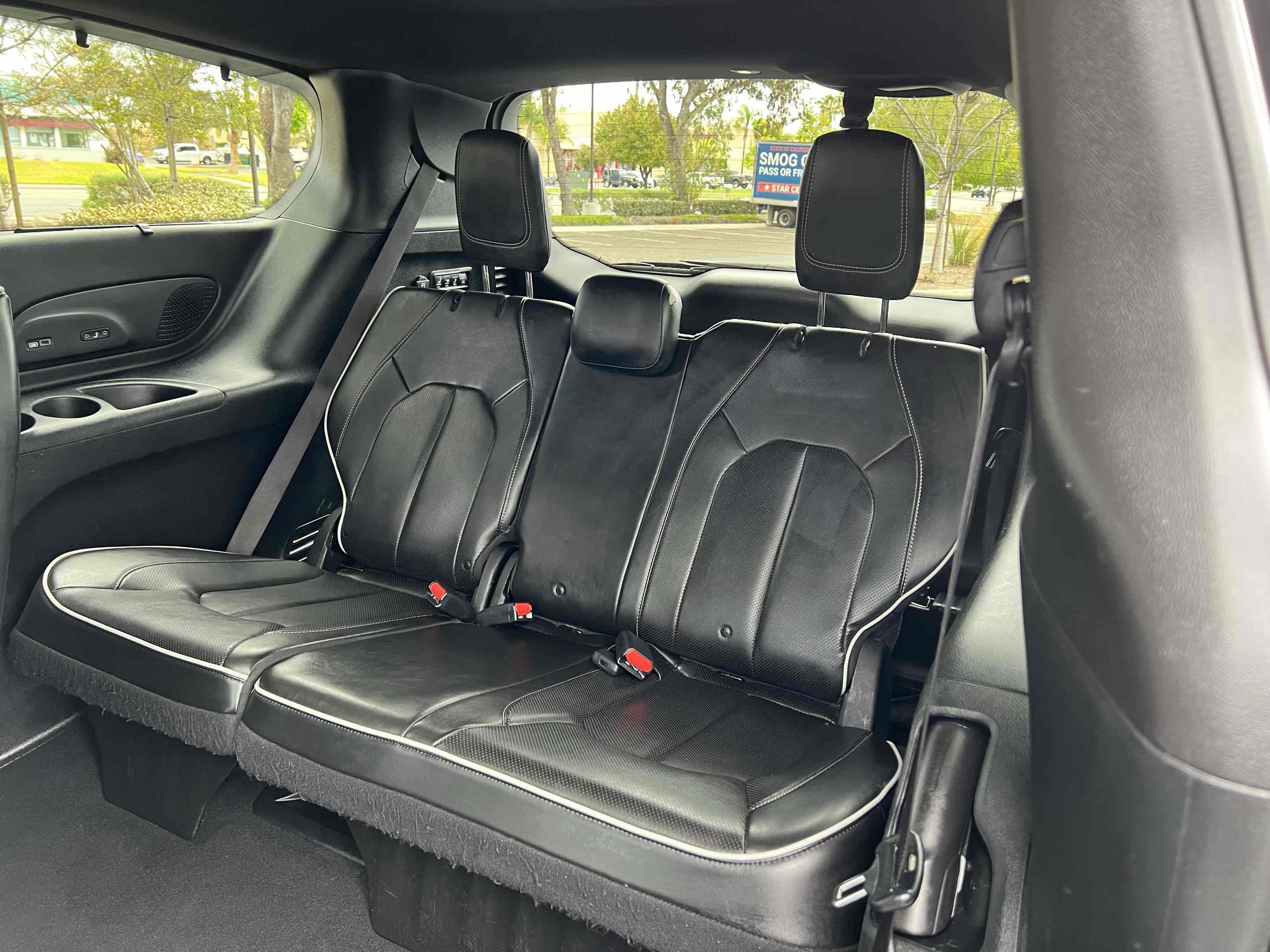 Used 2019 Chrysler Pacifica Limited w/ Advanced Safetytec Group FWD image 6