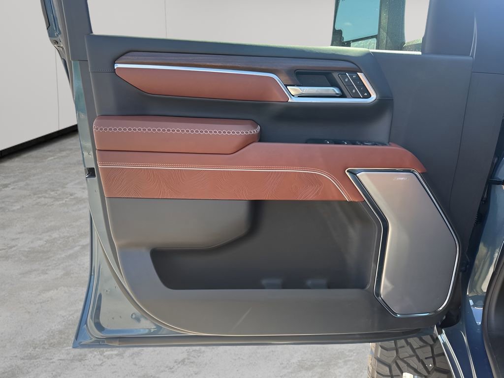 New 2026 GMC Sierra 2500 Denali Ultimate w/ LPO, Black Badging Package image 27